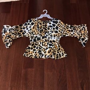 💡Cheetah print blouse